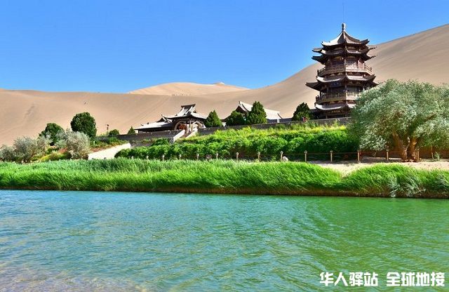 dunhuang-travel-crescent-lake-summer.jpeg